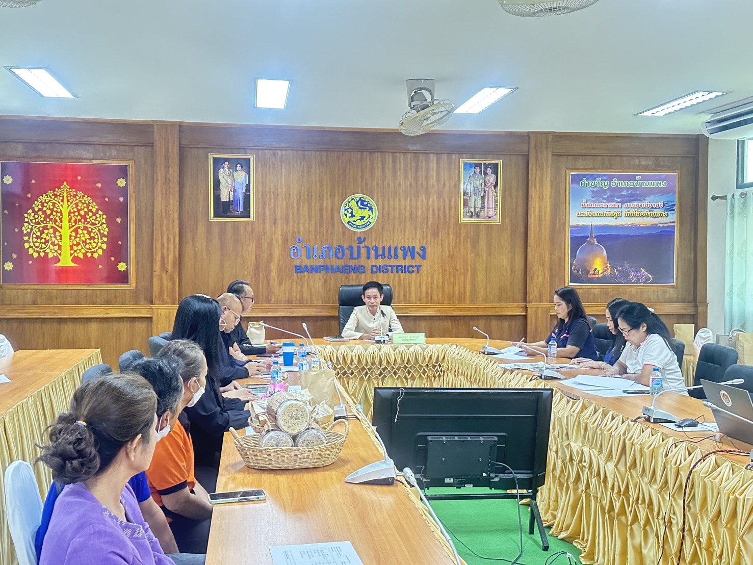 พช.บ้านแพง ดำเนินการจัดประชุมคณะอนุกรรมการกลั่นกรองและติดตามการดำเนินงานกองทุนพัฒนาบทบาทสตรีอำเภอ ครั้งที่ 2/2569