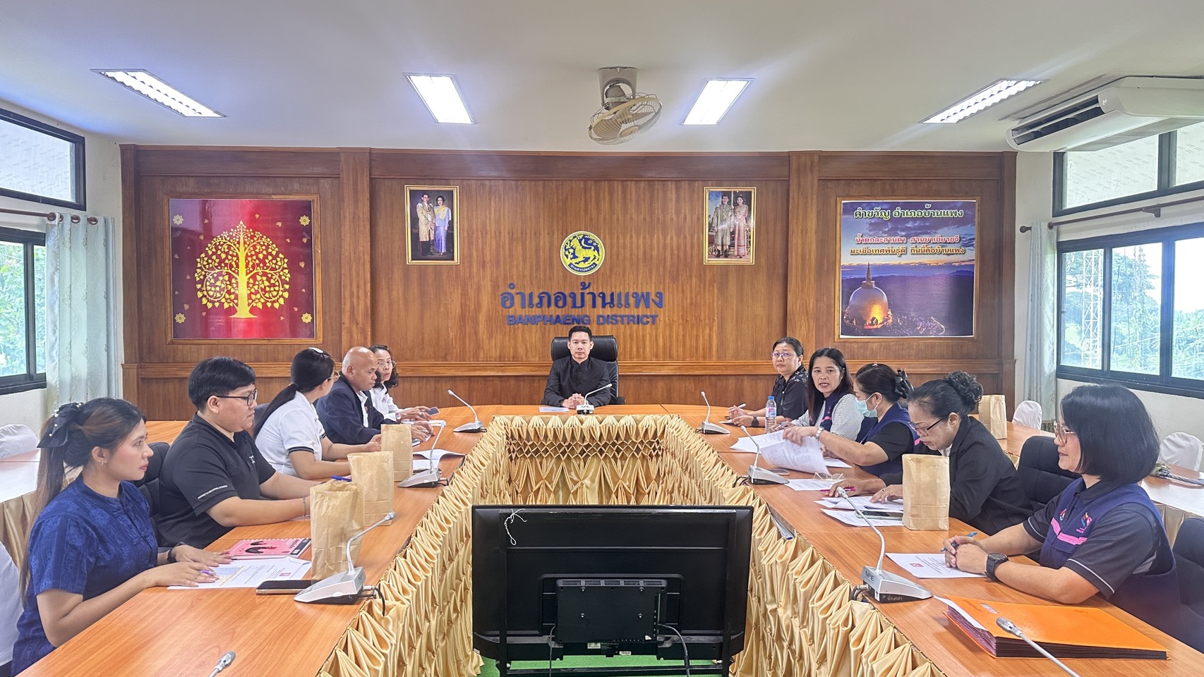 อำเภอบ้านแพง ประชุมคณะอนุกรรมการกลั่นกรองและติดตามการดำเนินงานกองทุนพัฒนาบทบาทสตรีอำเภอ ครั้งที่ 4/2569